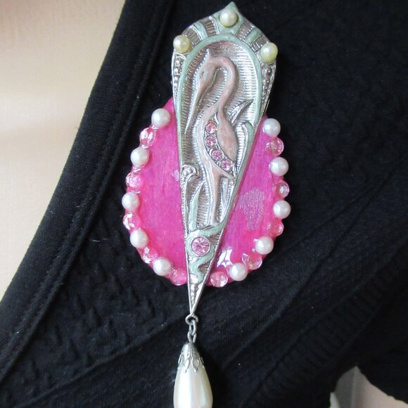 VTG bird brooch enamel on metal, Rhinestones, Faux pearl, Magnetic Back Clasp - Picture 6 of 8